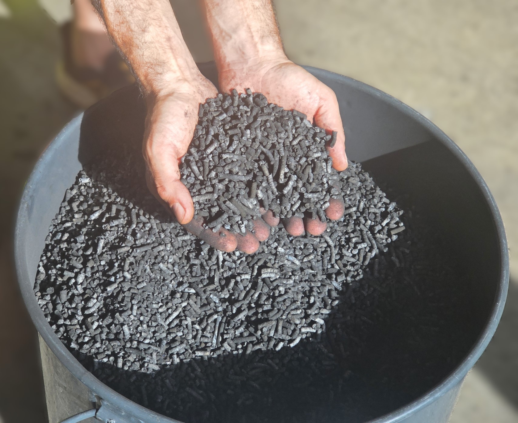 Biochar: il carbone vegetale che sequestra CO₂ per secoli