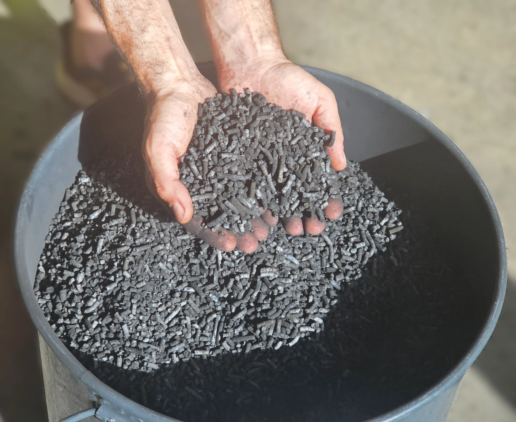 Biokohle: pflanzlicher Kohlenstoff, der CO₂ jahrhundertelang speichert